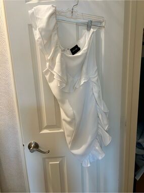 DO+BE White One-Shoulder Ruffle Cocktail Dress